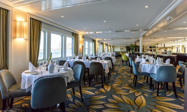 Riviera Travel, MS William Shakespeare, Restaurant 8.jpg